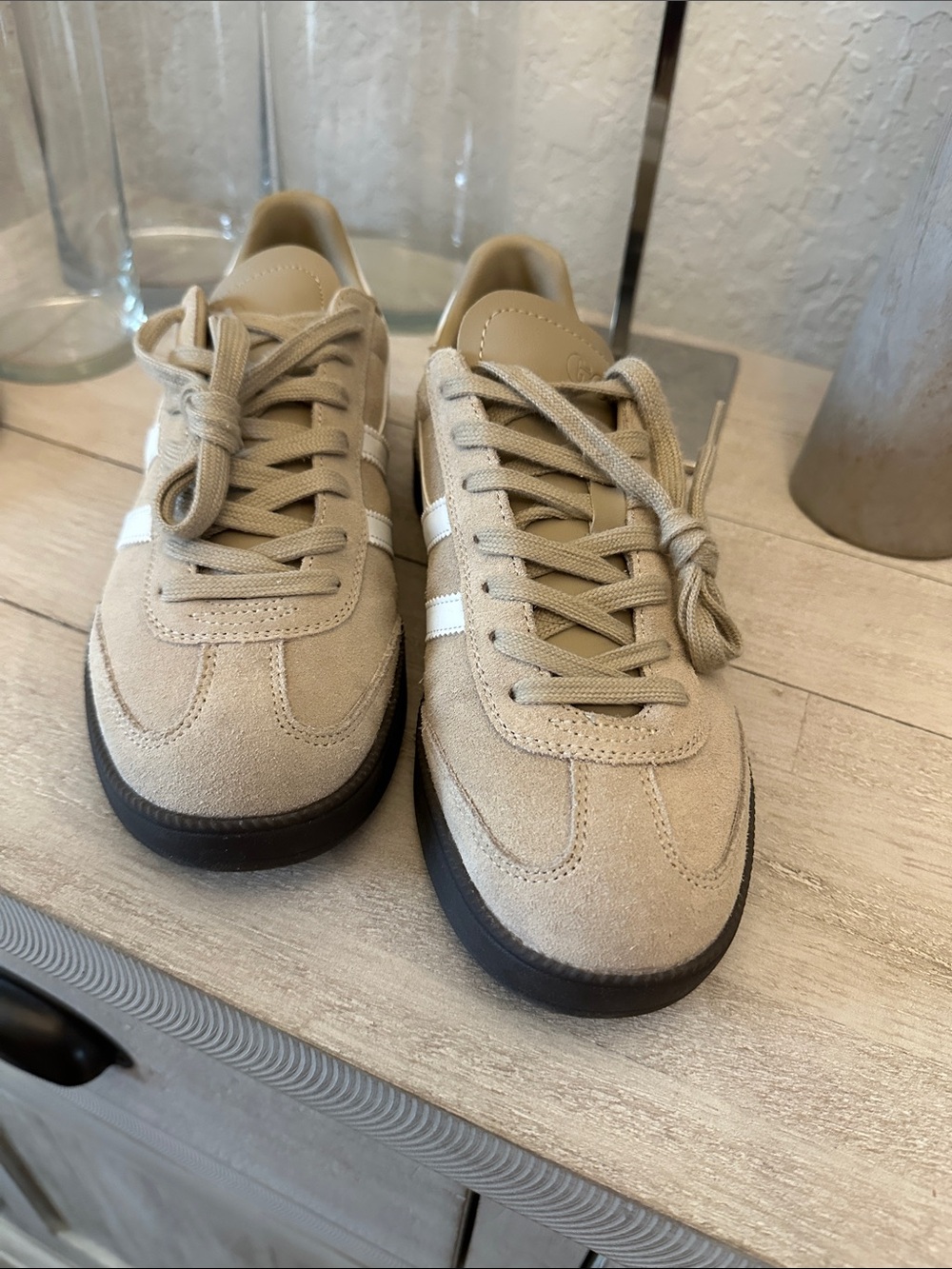 Gola women’s Bone/White/dark gum Viper Classic Trainers 8.5M - Picture 2 of 8